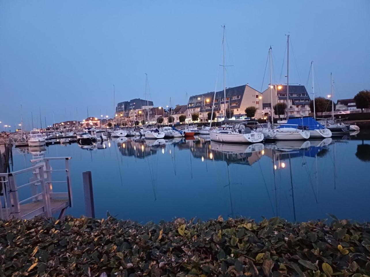 Le 501 F2 De Plain-Pied Avec Terrasse Apartamento Courseulles-sur-Mer Exterior foto